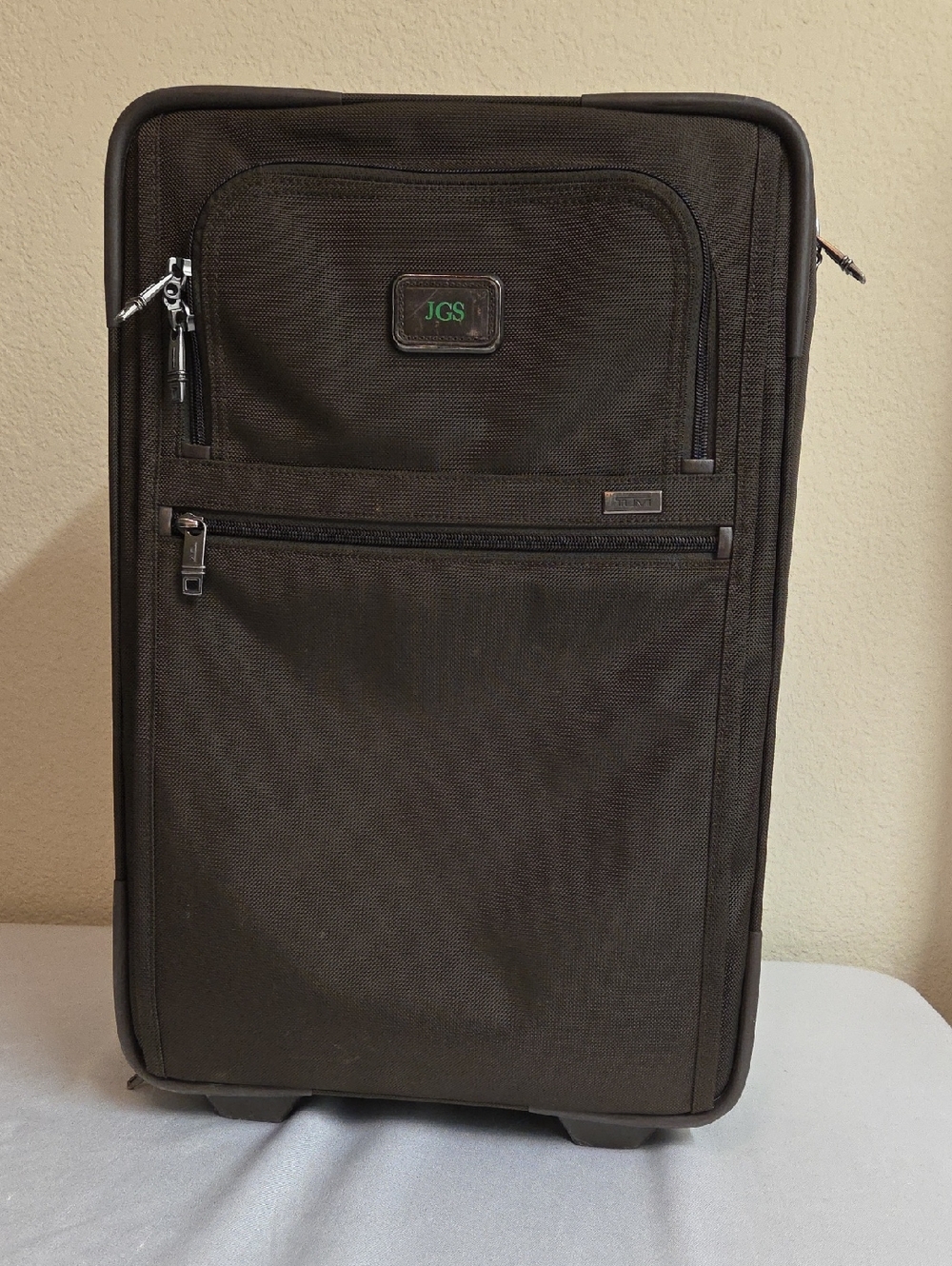 Tumi Short Trip Rollaboard 2 Wheel Carry On With Garment Bag Brown Luxury Hi End